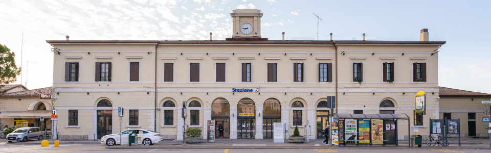 Stazione Ferroviaria-002